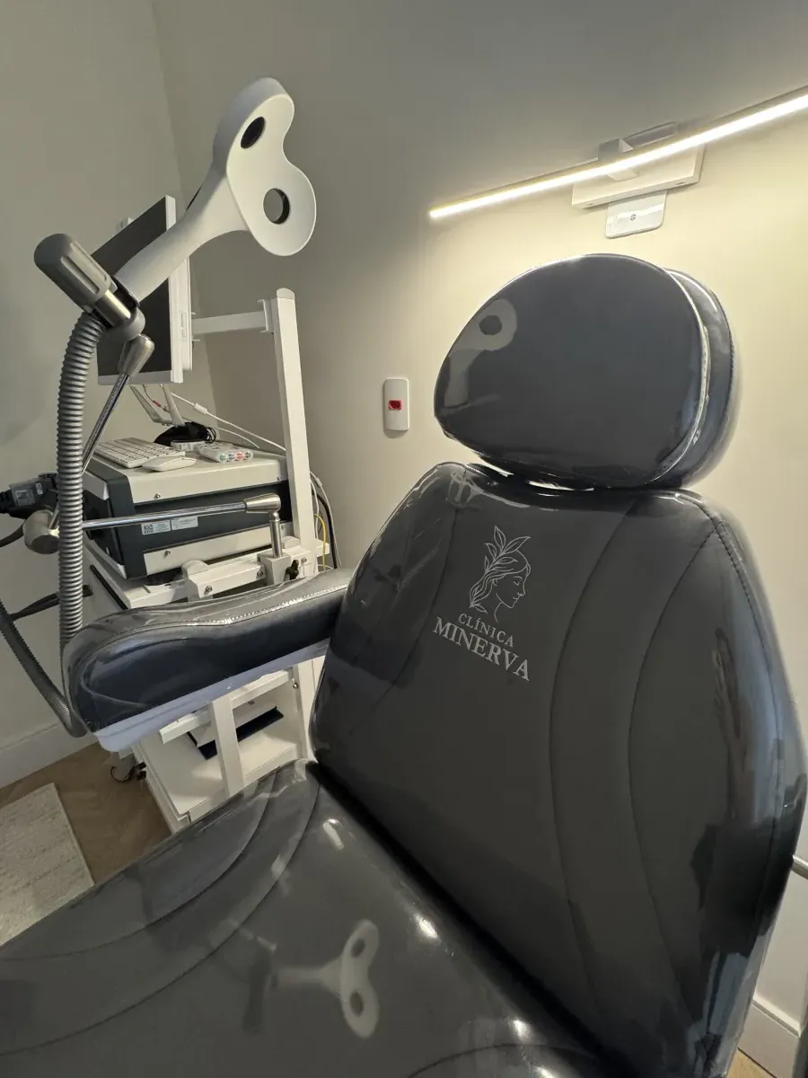 Equipamento de EMT com cadeira reclinável