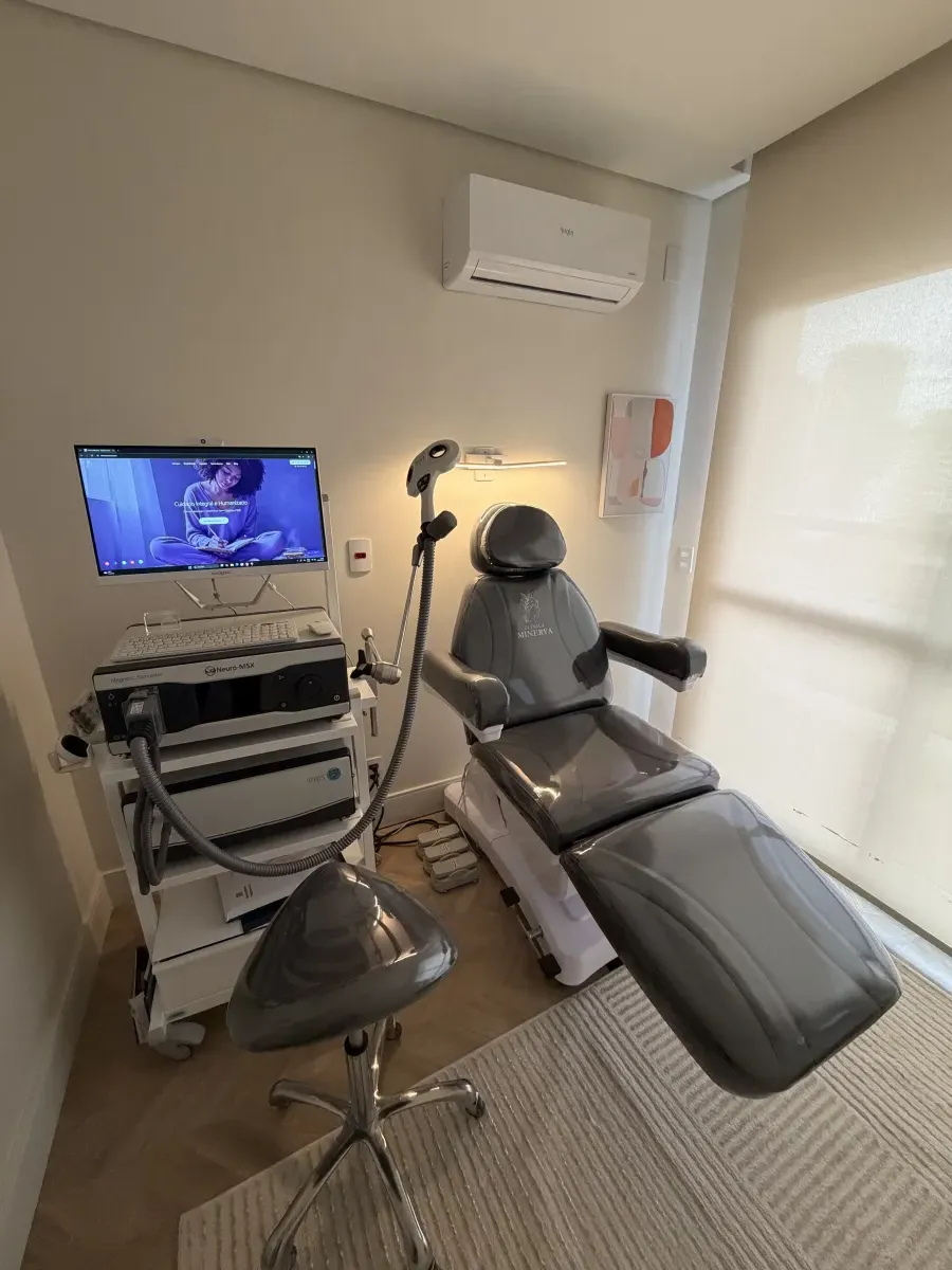 Entrada da Clínica Minerva — Sala 405