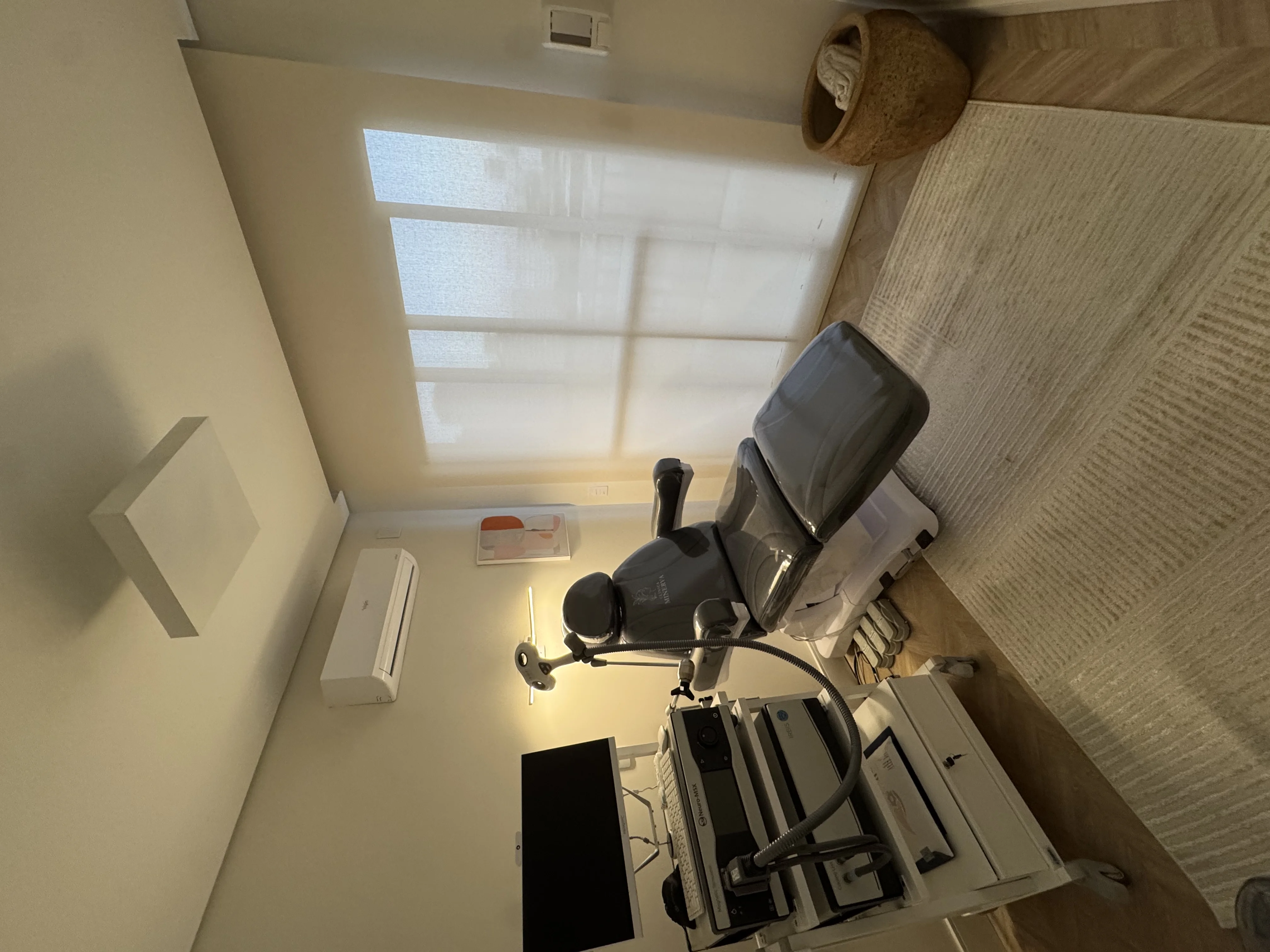 Sala de tratamento da Clínica Minerva para Estimulação Magnética Transcraniana - ambiente acolhedor